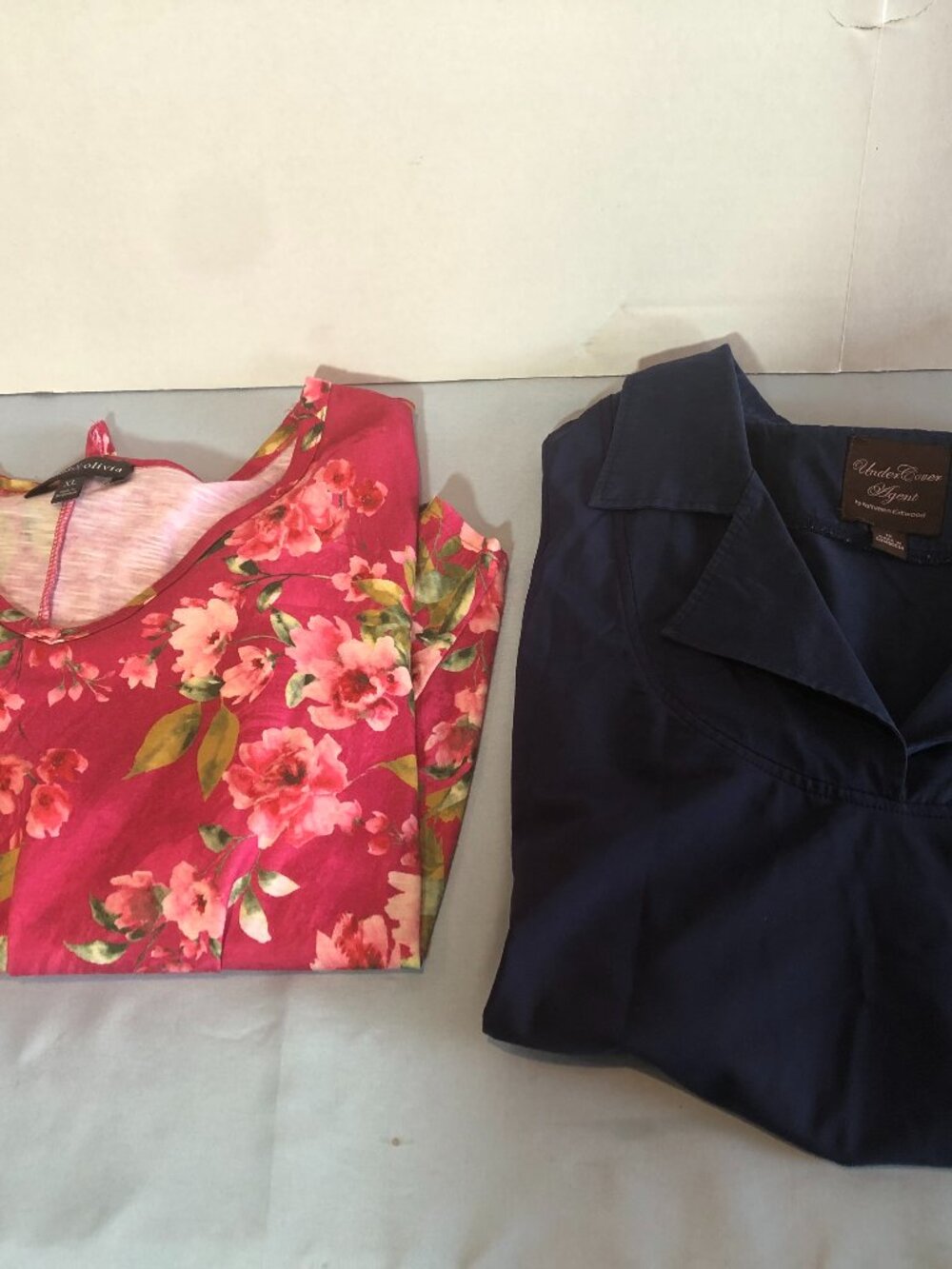 LOT of 2 Tops - Undercover Agent 1X Blue Sleeveless & Thomas & Olivia XL Floral
